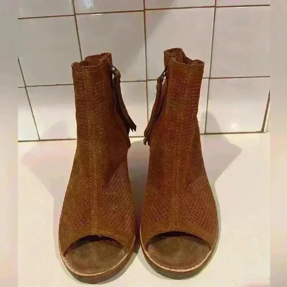Tom’s Brown perforated Majorca tan suede peep toe Bootie- Size 6.5- EUC